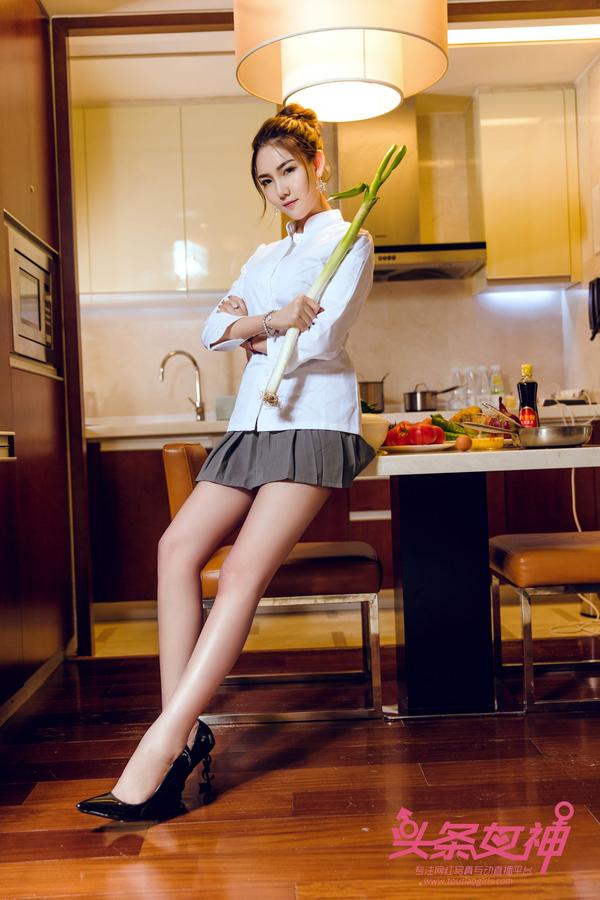 [头条女神TouTiao Girls] Kitchen Maid Feng Xue Jiao