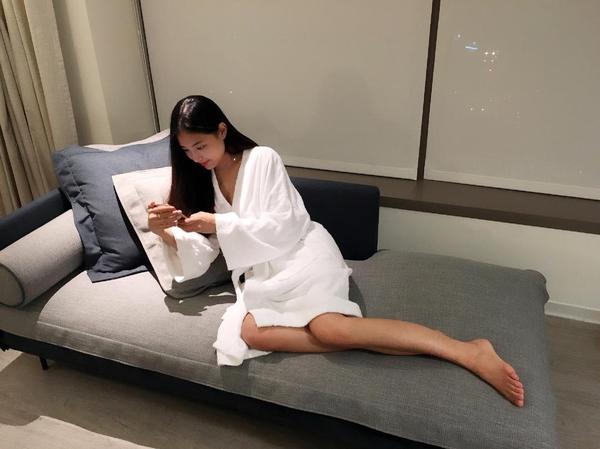 Zheng Xiao Nai Beautiful Legs Temperament Picture and Photo