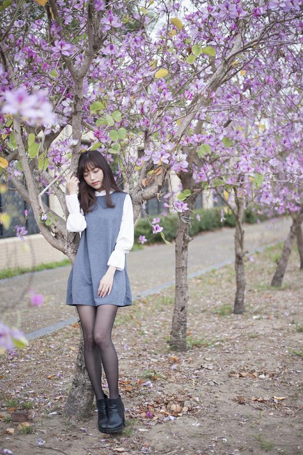 Peng Li Jia Beautiful Legs Cute Picture and Photo