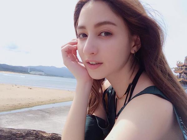 Xie Ruo Mei Temperament Bikini Picture and Photo