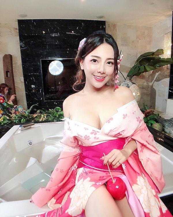 Huo Xuan Big Boobs Picture and Photo