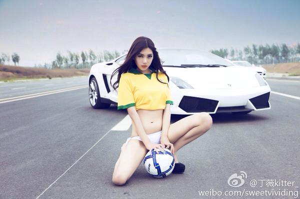 Ding Wei Beautiful Legs Temperament Hot Picture and Photo