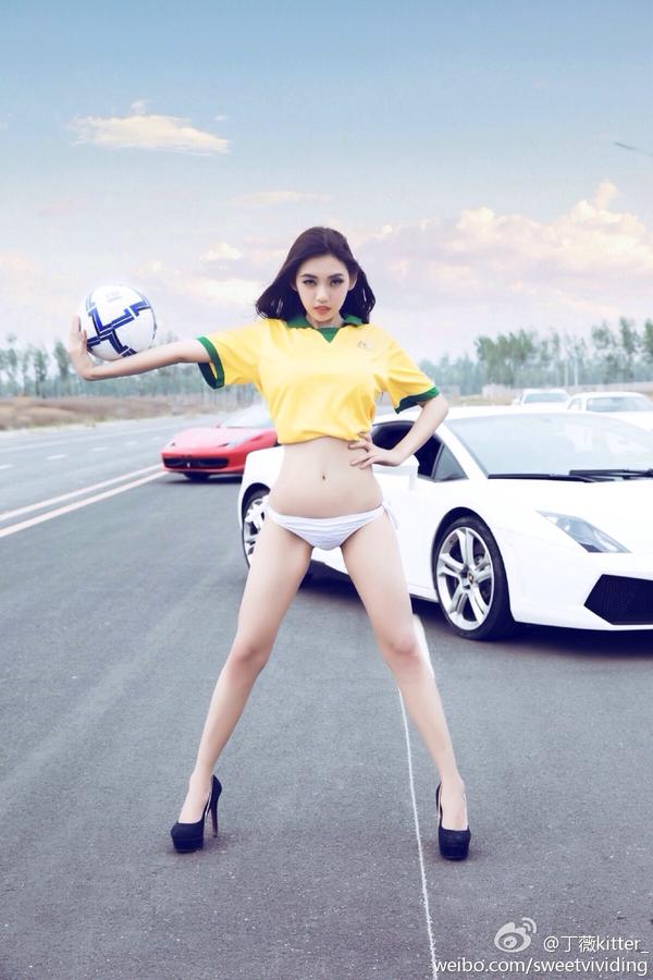 Ding Wei Beautiful Legs Temperament Hot Picture and Photo