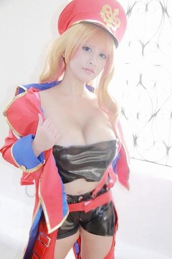 Suzumar Huge Boobs Cosplay Picture and Photo