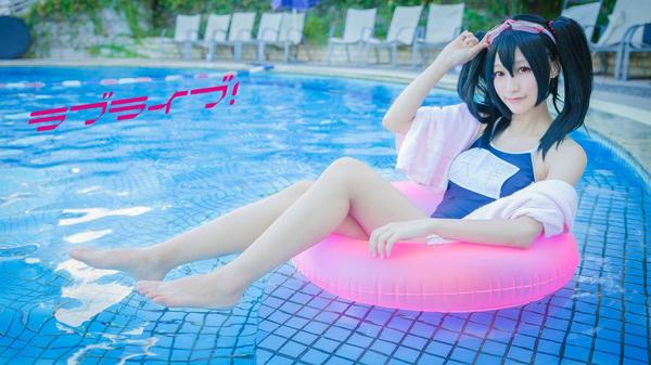Xiao Tai Yang Beautiful Legs Cosplay Picture and Photo