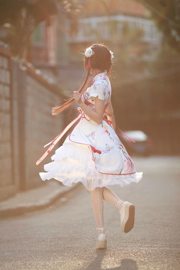 Xiao Tai Yang Beautiful Legs Cosplay Picture and Photo