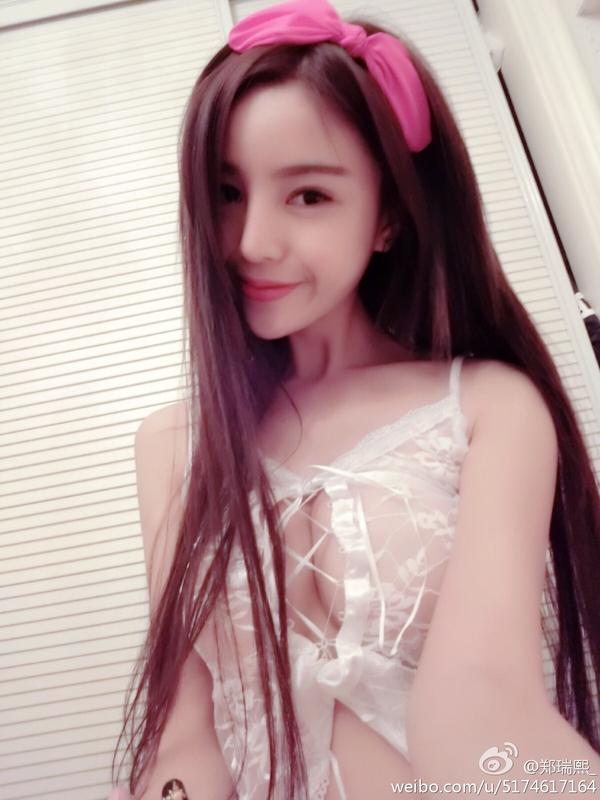 Zheng Rui Xi Big Boobs Hot Bra Picture and Photo