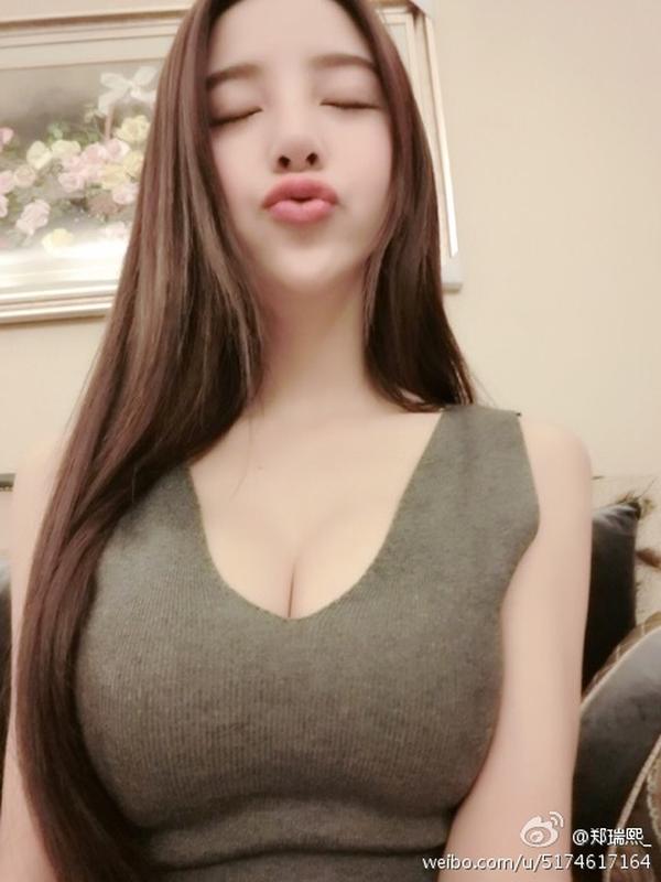 Zheng Rui Xi Big Boobs Hot Bra Picture and Photo