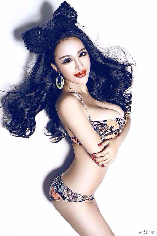 Su Zi Ling Big Boobs Plump Hot Bikini Picture and Photo