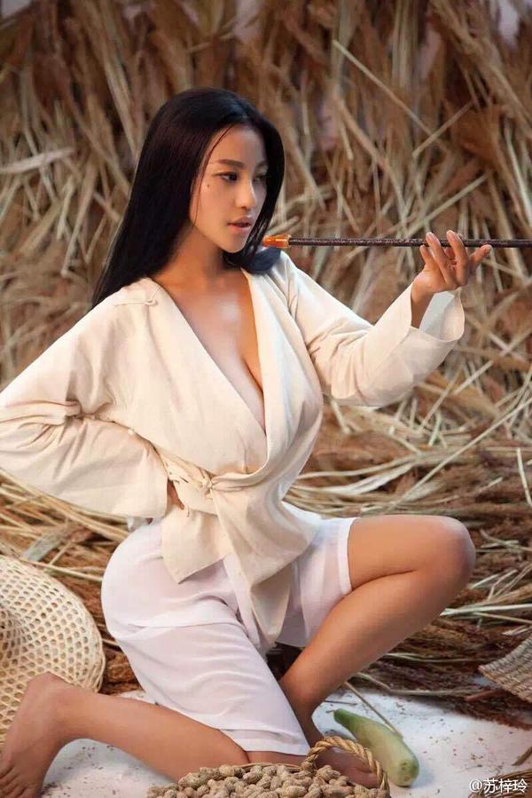 Su Zi Ling 《Fat breast and fat buttock》 Picture and Photo