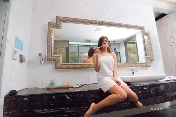 Taiwan Pretty Girl Fang Wei Zhen 《Ballet Sexy Shoot》Bathroom Pictures