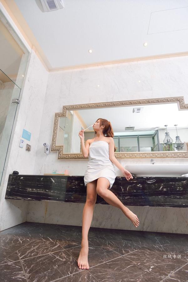 Taiwan Pretty Girl Fang Wei Zhen 《Ballet Sexy Shoot》Bathroom Pictures