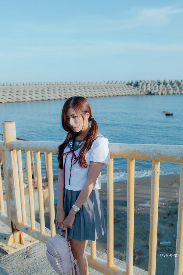 Taiwan Pretty Girl Fang Wei Zhen 《Suspenders and School Uniform》Pictures
