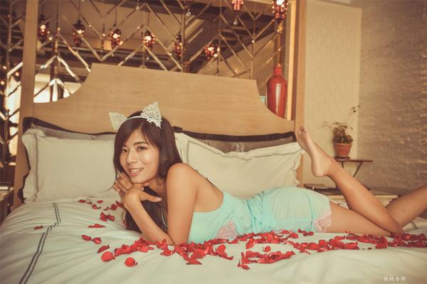 Taiwan Pretty Girl Fang Wei Zhen 《Ballet City Holiday Inn》Cat Lady Pajamas Pictures