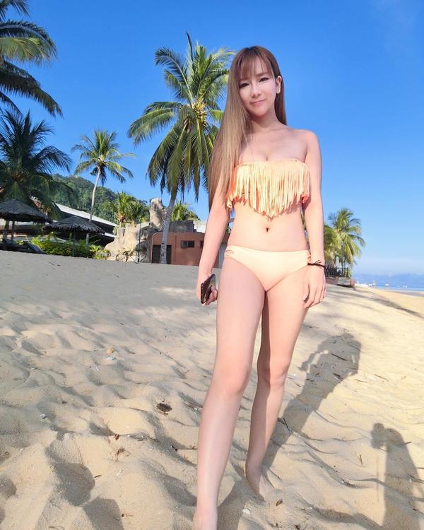 Evonne Chou Pure Bikini Picture and Photo