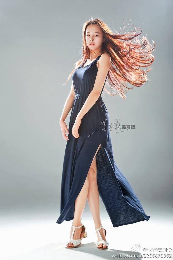 Fu Jia Mei Beautiful Legs Temperament Picture and Photo