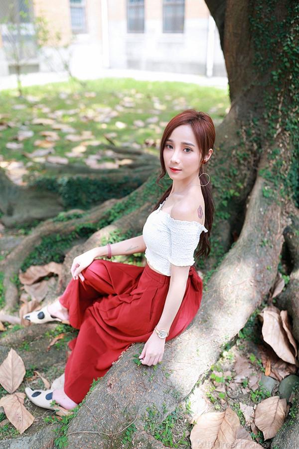 Yu Xuan Beautiful Legs Picture and Photo