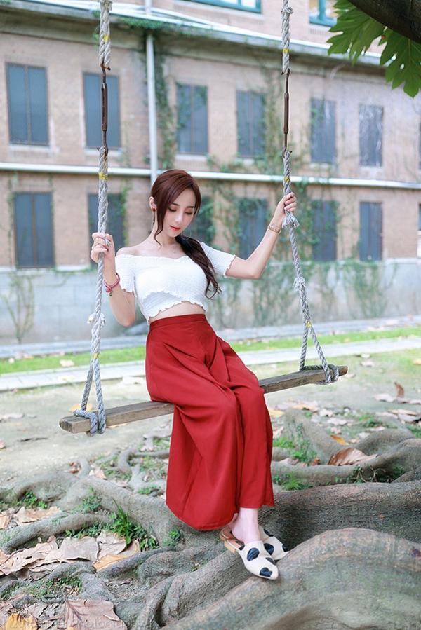 Yu Xuan Beautiful Legs Picture and Photo