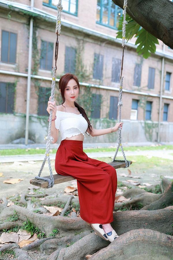 Yu Xuan Beautiful Legs Picture and Photo