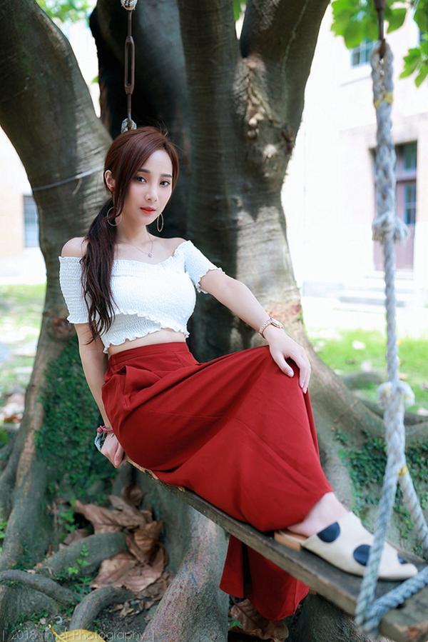 Yu Xuan Beautiful Legs Picture and Photo