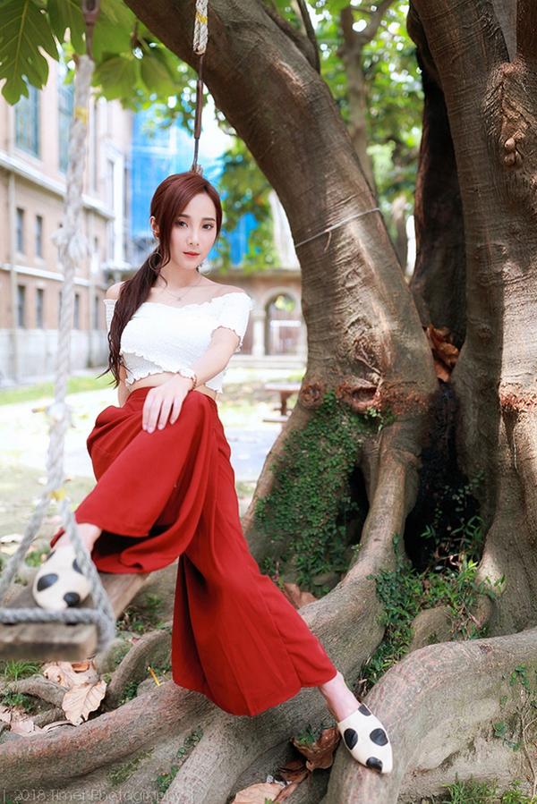 Yu Xuan Beautiful Legs Picture and Photo