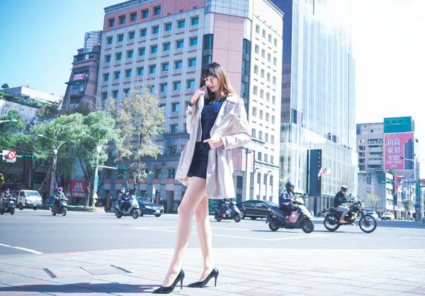 Taiwan Pretty Girl Cai Yi Xin《Xinyi Business District and Easten District》 Pictures