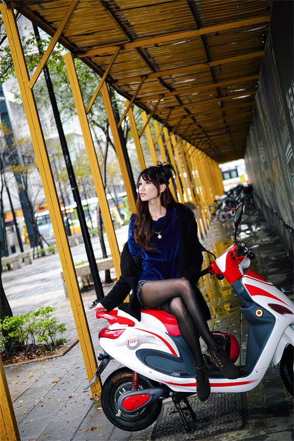 Taiwan Pretty Girl Cai Yi Xin《Xinyi Business District and Easten District》 Pictures