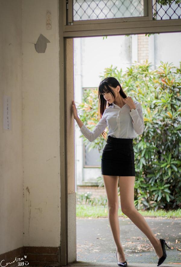 Taiwan Pretty Girl Cai Yi Xin OL on Street Pictures