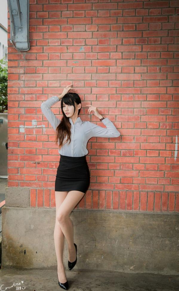 Taiwan Pretty Girl Cai Yi Xin OL on Street Pictures