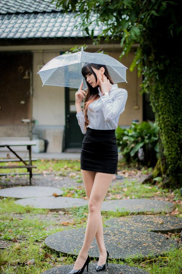 Taiwan Pretty Girl Cai Yi Xin OL on Street Pictures