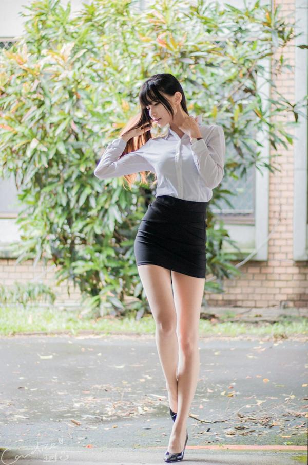 Taiwan Pretty Girl Cai Yi Xin OL on Street Pictures