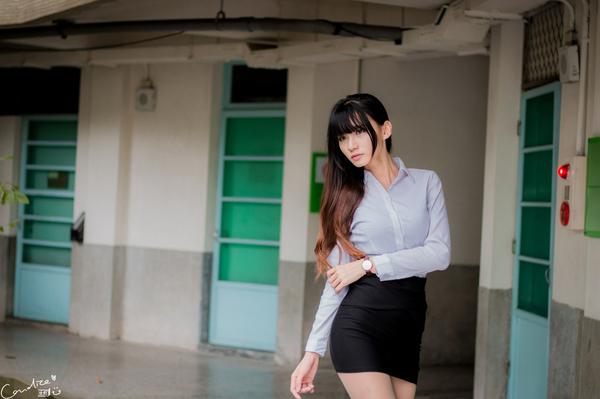 Taiwan Pretty Girl Cai Yi Xin OL on Street Pictures