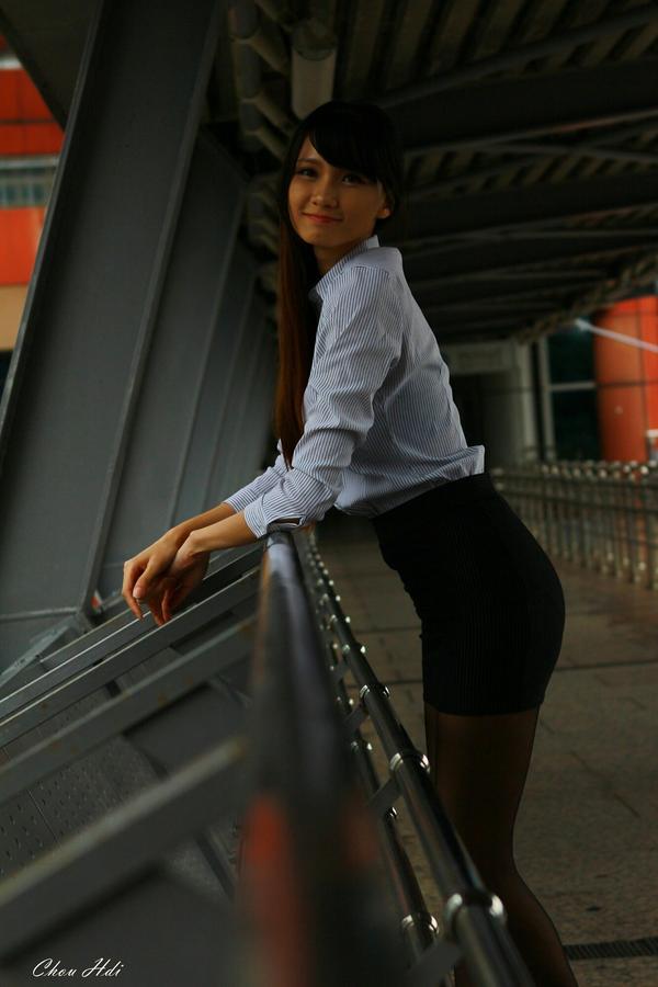 Taiwan Pretty Girl Cai Yi Xin OL on Street Pictures