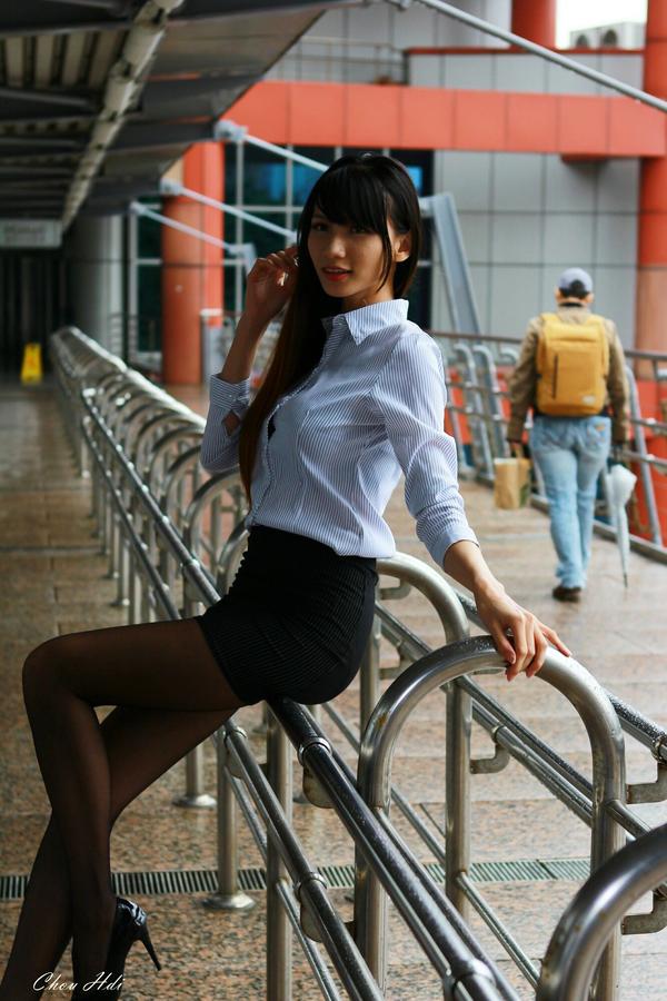 Taiwan Pretty Girl Cai Yi Xin OL on Street Pictures