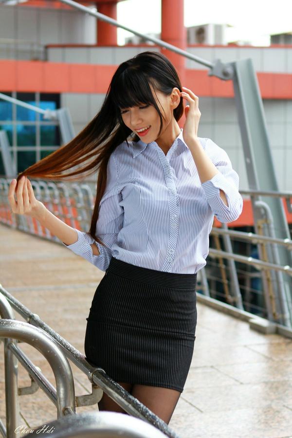 Taiwan Pretty Girl Cai Yi Xin OL on Street Pictures