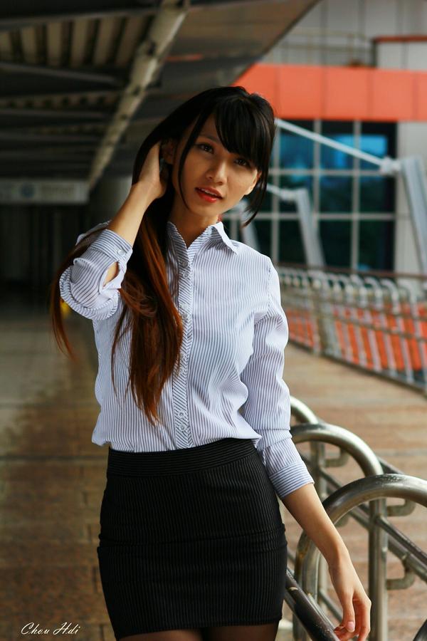 Taiwan Pretty Girl Cai Yi Xin OL on Street Pictures