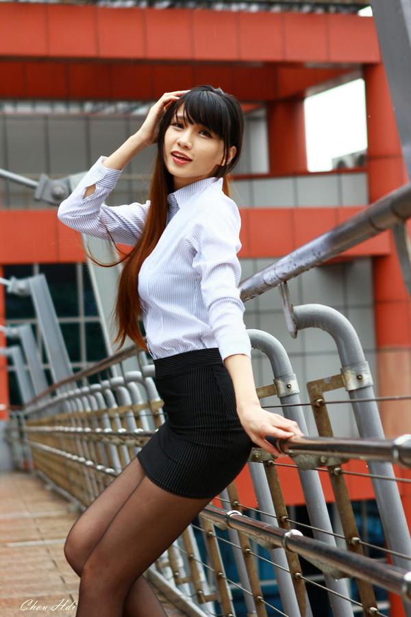 Taiwan Pretty Girl Cai Yi Xin OL on Street Pictures