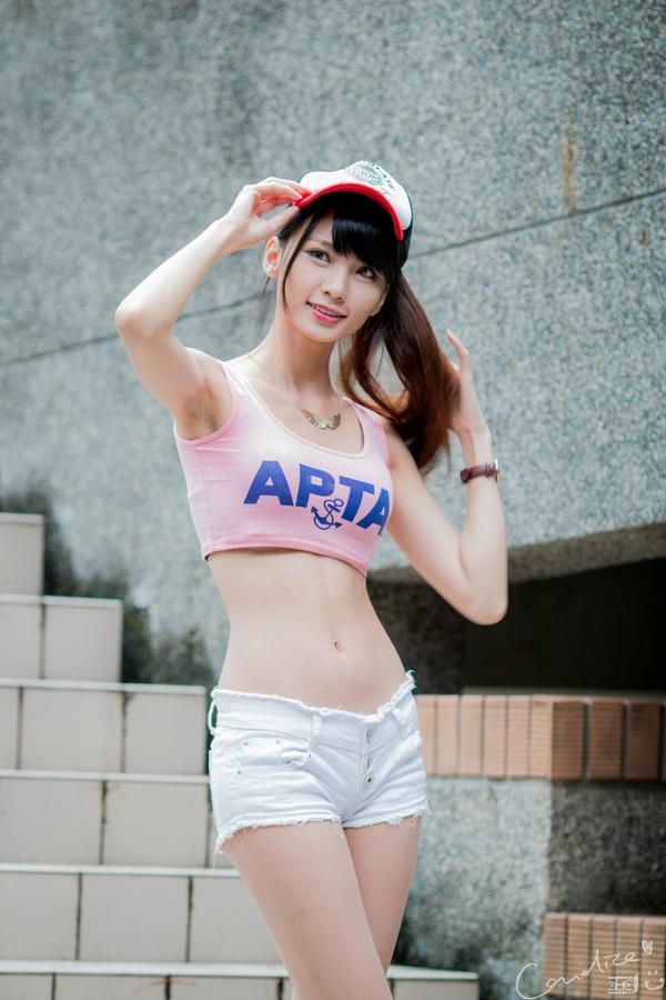 Cai Yi Xin Sexy Muscles Sport Picture and Photo