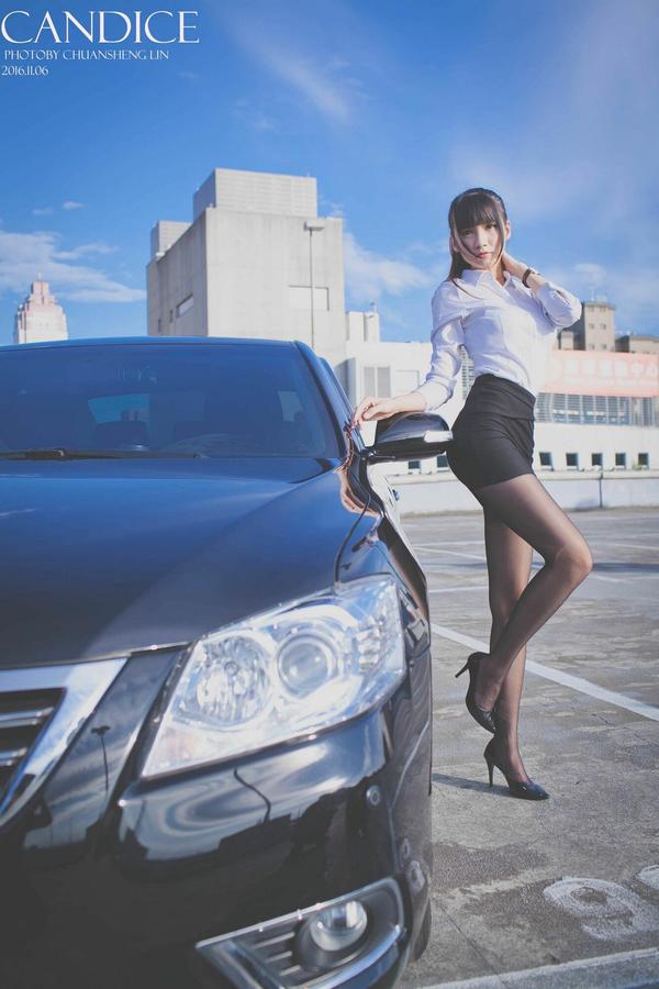 Taiwan Model Cai Yi Xin《Car Outside》Pictures