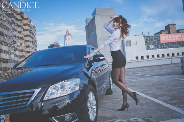 Taiwan Model Cai Yi Xin《Car Outside》Pictures