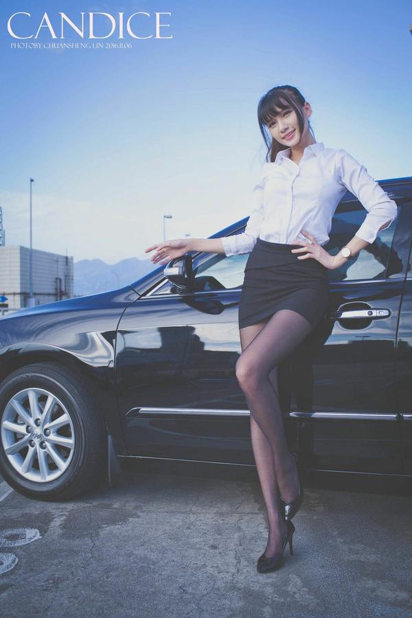 Taiwan Model Cai Yi Xin《Car Outside》Pictures