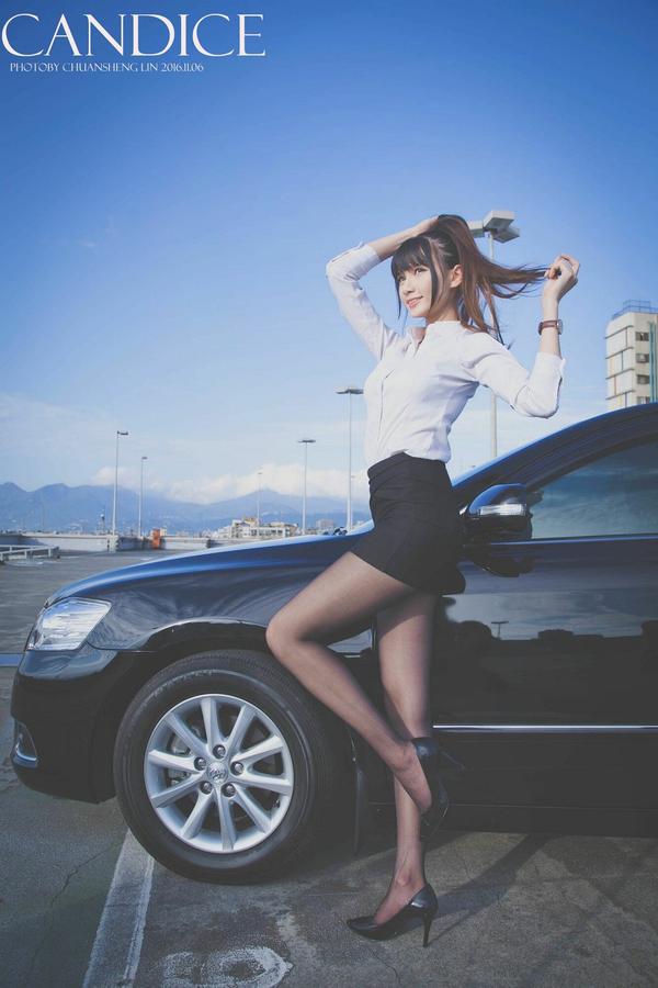 Taiwan Model Cai Yi Xin《Car Outside》Pictures