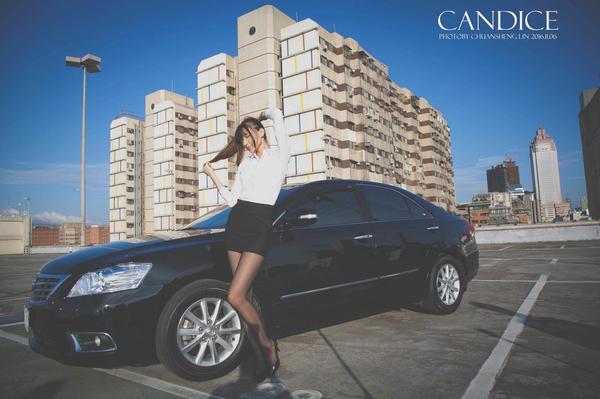 Taiwan Model Cai Yi Xin《Car Outside》Pictures