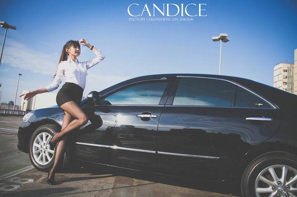 Taiwan Model Cai Yi Xin《Car Outside》Pictures