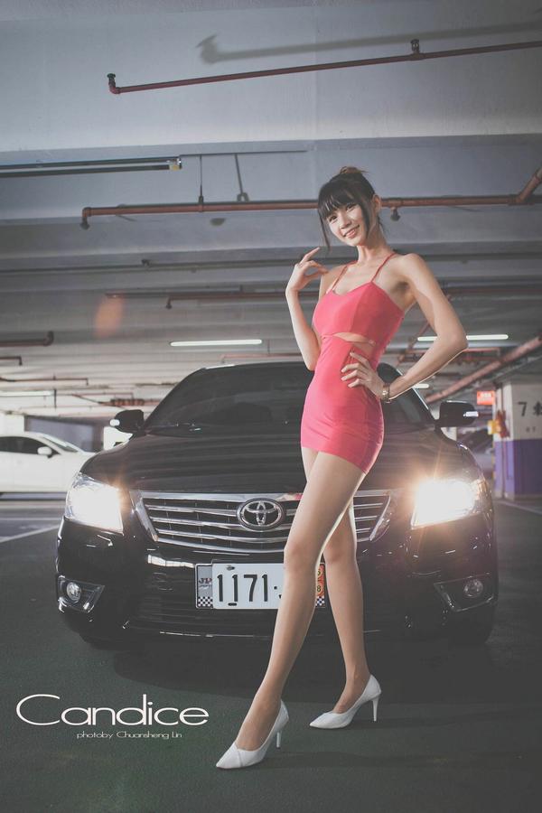 Taiwan Model Cai Yi Xin《Car Outside》Pictures