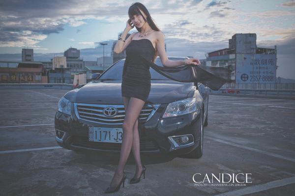 Taiwan Model Cai Yi Xin《Car Outside》Pictures