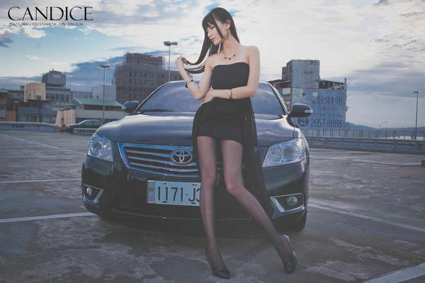 Taiwan Model Cai Yi Xin《Car Outside》Pictures