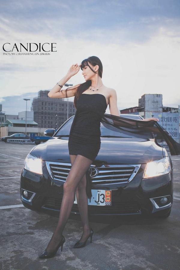 Taiwan Model Cai Yi Xin《Car Outside》Pictures