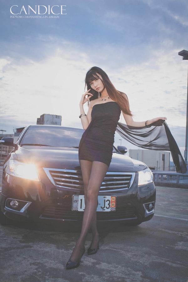 Taiwan Model Cai Yi Xin《Car Outside》Pictures