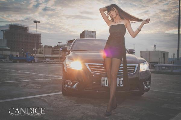 Taiwan Model Cai Yi Xin《Car Outside》Pictures